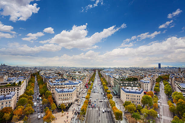 париж и елисейские поля формы arc de triumph - elysee palace стоковые фото и изображения