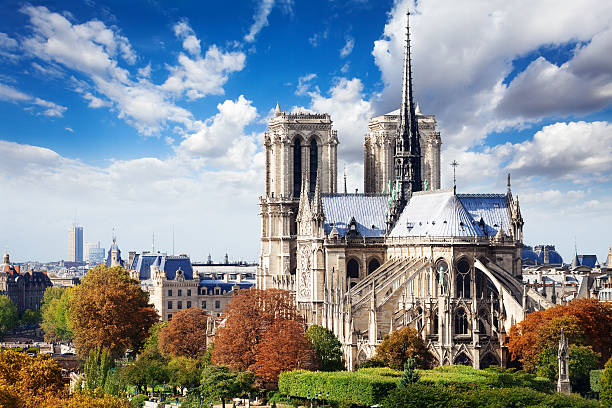 catedral notre-dame em paris do telhado - church close up paris france gothic style imagens e fotografias de stock