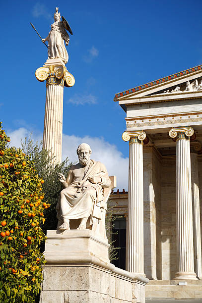 las estatuas de platón y atenea - plato philosopher statue greek culture fotografías e imágenes de stock