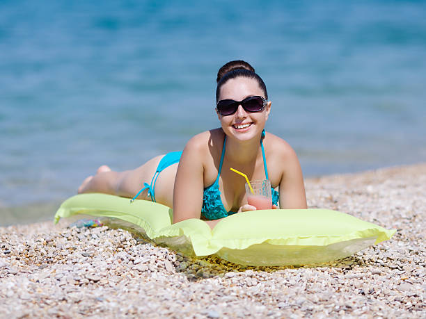 istock Girl at the sea 506365567
