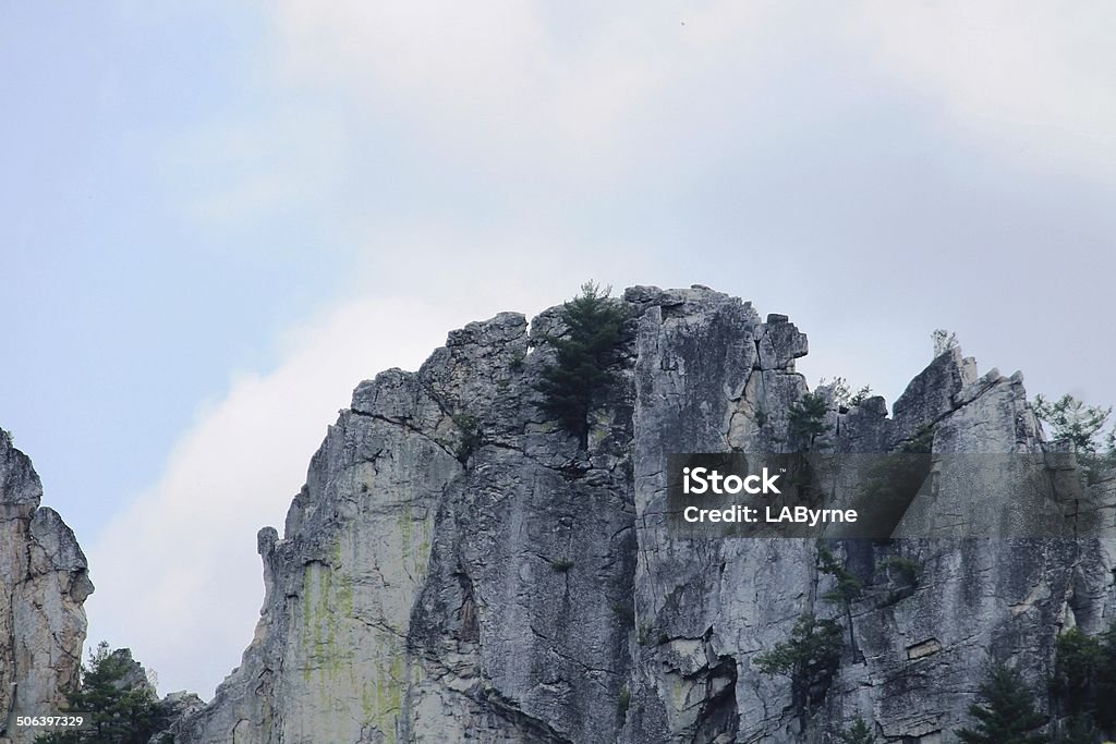 Descubra el pico de la montaña de Seneca Rocks, West Virginia - Foto de stock de Afilado libre de derechos