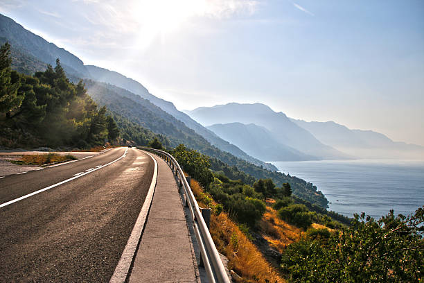 caminho adiante - car horizon over land driving street imagens e fotografias de stock