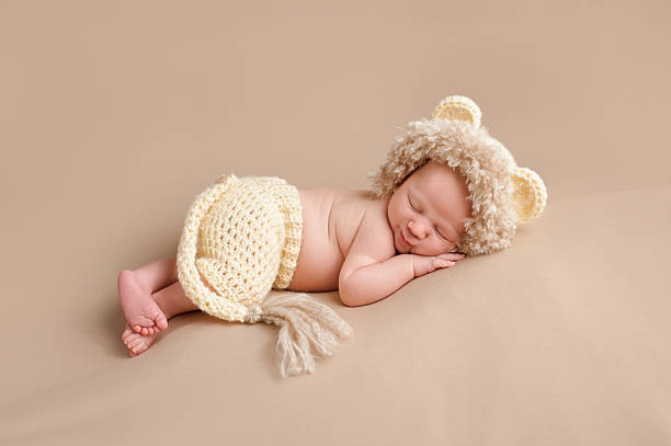 Lindo Bebé Recién Nacido Con Disfraz Fotos, retratos, imágenes y