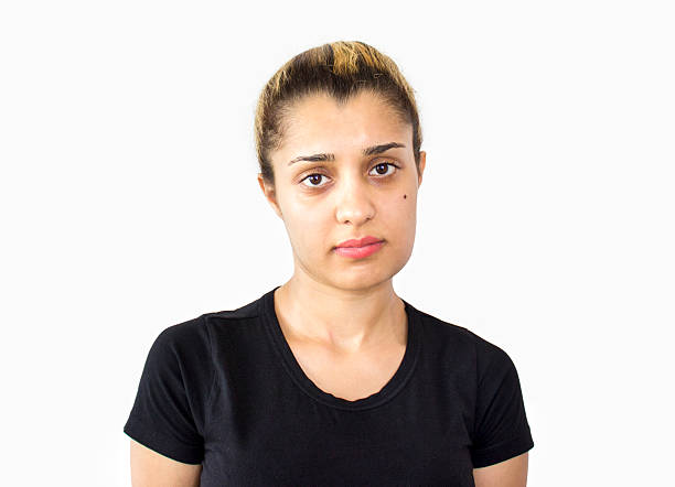 retrato de agotado mujer joven aislado sobre blanco - decisions teenage girls horizontal studio shot fotografías e imágenes de stock