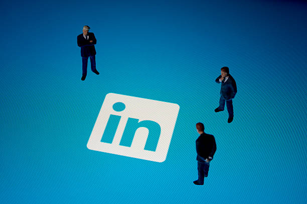 linkedin apple ipad에서 - figurine small people business 뉴스 사진 이미지