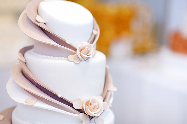 istock White wedding cake decorated with sugar flowers 506441122