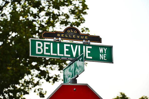 bellevue way ne & ne 1 er - bellevue washington state photos et images de collection