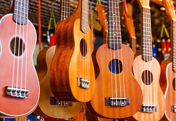 ukulélé guitare pour vendre - uke photos et images de collection