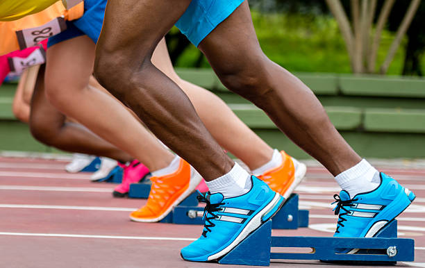 Athletes ready to run Group of athletes at the track ready to run sprint stock pictures, royalty-free photos & images