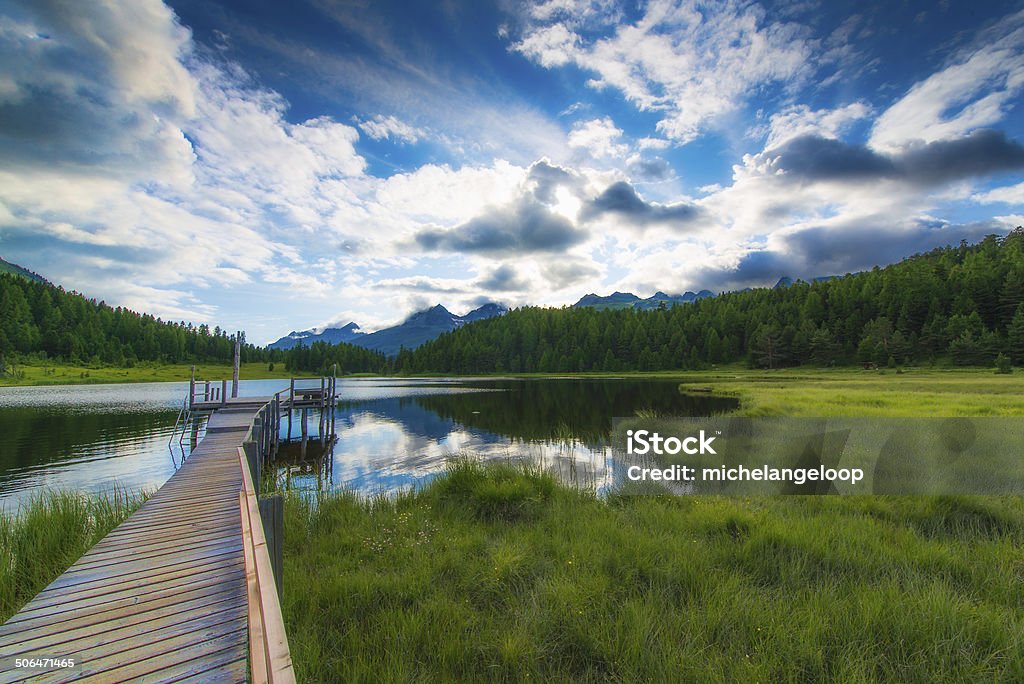 dock in montagna Lago - Foto stock royalty-free di Acqua