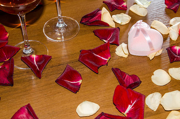 Valentine's Day - red petal roses with gift box