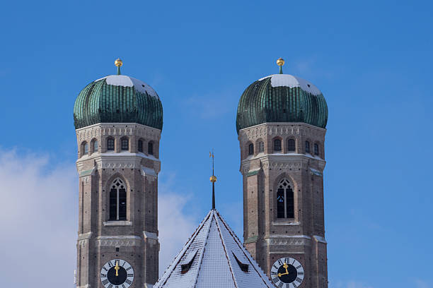 istock Muniche Frauenkirche Winter 506477664