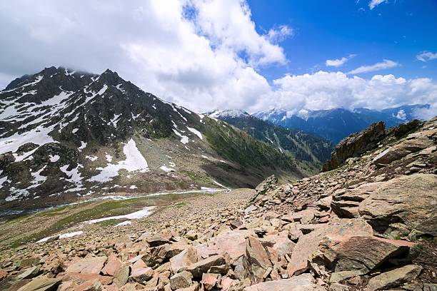 montanhas rochosas - rocky mountains snow moutaineering valley - fotografias e filmes do acervo