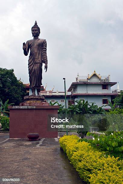 Buddhastatue Im Bodhgaya Stockfoto und mehr Bilder von Antiquität - Antiquität, Asien, Baum