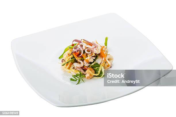 Asian Ensalada De Pescados Y Mariscos Foto de stock y más banco de imágenes de Alimento - Alimento, Aperitivo - Plato de comida, Cebolla