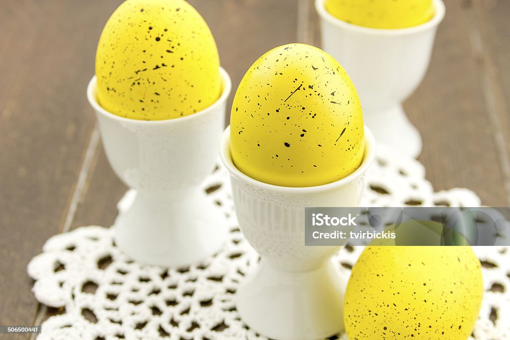 Пасхальные яйца и корзины - Стоковые фото Ажурная салфетка роялти-фри