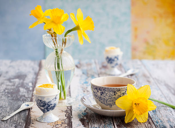 の朝食 - daffodil flower yellow vase ストックフォトと画像