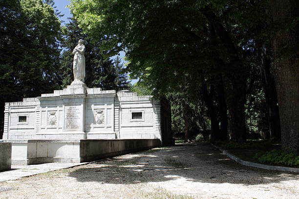 Monument at the initial point of Torlonia's emissary Borgo Incile (hamlet of Avezzano), Abruzzo region, Italy. Monumental tunnels entrances, said Incile, into which the waters flow out from the plateau Fucino, formely occupied by the lake.  The monument is dedicated to the Virgin Mary to whom Alessandro Torlonia was particularly devoted. The monument is surrounded by a park with centuries-old plants now. avezzano stock pictures, royalty-free photos & images