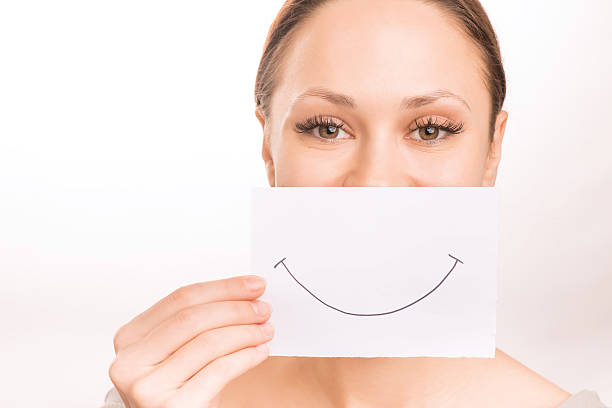 istock Young girl with smiley paper 506507390
