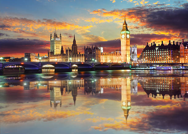 big ben und häuser des parlaments am abend, london, gb - victoria tower fotos stock-fotos und bilder