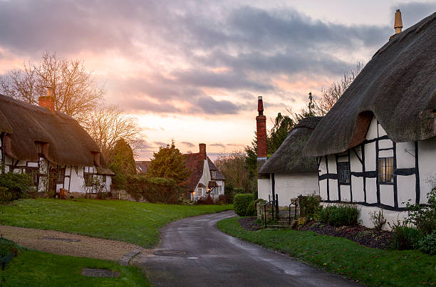 warwickshire village - warwickshire fotografías e imágenes de stock