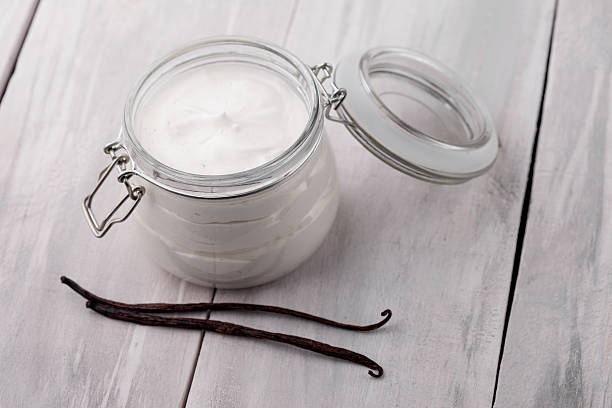 натуральн�ый ваниль, shea, какао и кокосовое масло для тела diy - shea butter moisturizer butter cream стоковые фото и изображения