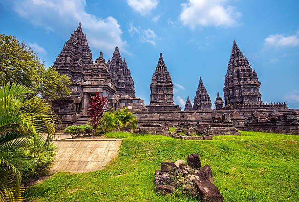 prambanan-tempel in java - prambanan temple stock-fotos und bilder