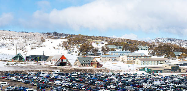 снег из окон в национальный парк косцюшко,, австралия - kosciuszko national park стоковые фото и изображения