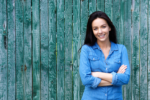 Portrait of a confident woman smiling with arms crossed