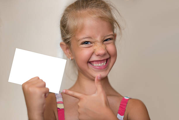 istock Girl advertising 506571131