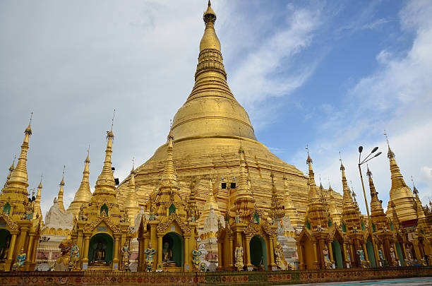 쉐다곤 파고다 또는 굉장해요 dagon 탑 위치한, 미얀마 양곤 - great dagon pagoda 뉴스 사진 이미지