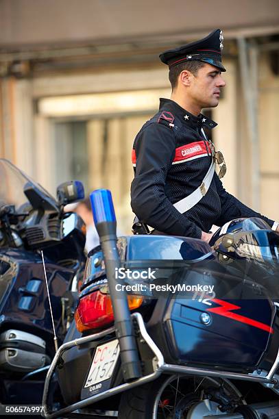 Polícia Italiana Carabinieri Com Motorizada Rome Italy - Fotografias de stock e mais imagens de Carabinieri