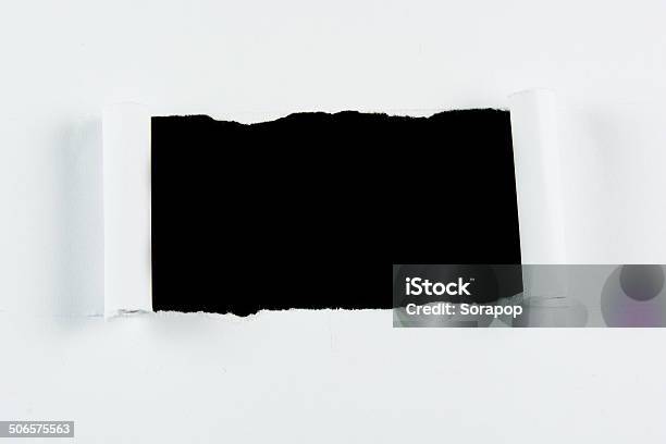 Reißen Weißes Papier Blatt Papier Auf Schwarz Stockfoto und mehr Bilder von Am Rand - Am Rand, Ausgefranst, Designelement