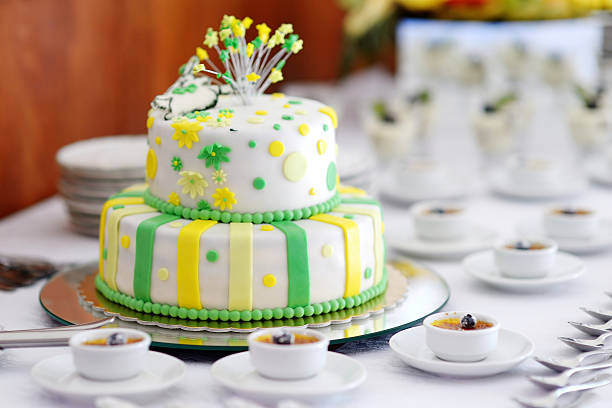 ストライプのウェディングケーキ - cake yellow sweet food banquet ストックフォトと画像