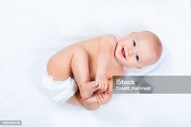 Kleines Baby Tragen Eine Windel Stockfoto und mehr Bilder von Baby - Baby, Windel, Neugeborenes
