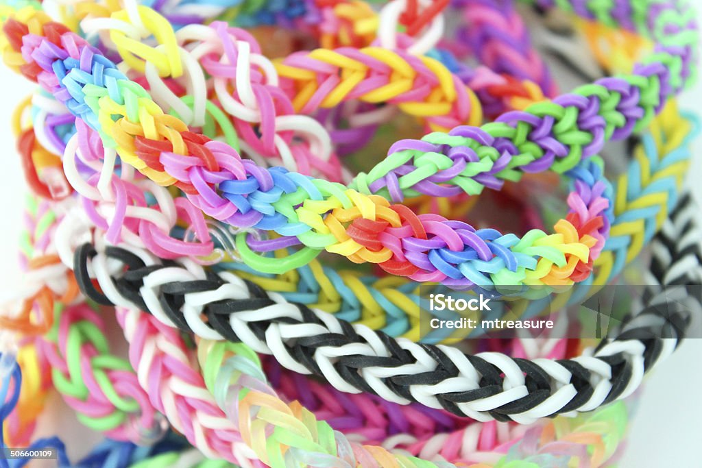 Immagine di telaio bracciali/colorate elastico bracciali/telaio elastici - Foto stock royalty-free di Friendship Bracelet