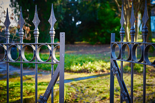 Fence with finials, terrifying fence with spearheads