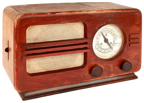 istock Old Radio Cutout 506610448