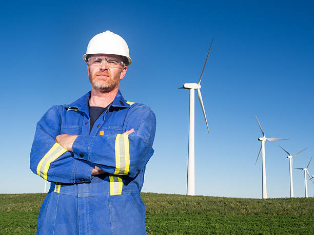 engenheiro de energia alternativa e turbina eólica - climate wind engine wind turbine imagens e fotografias de stock