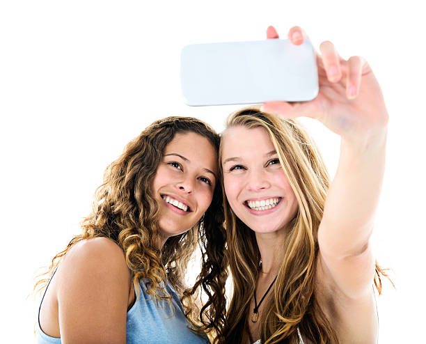 zwei hübsche frauen lächeln, die ein selfie. - toothy smile isolated on white 20s young women stock-fotos und bilder