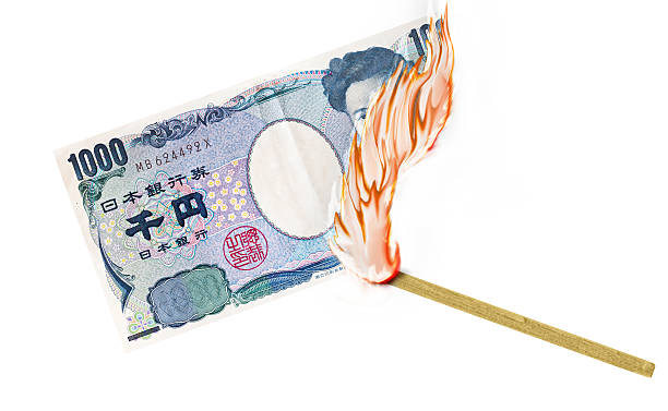 geld verbrennen - senseless stock-fotos und bilder