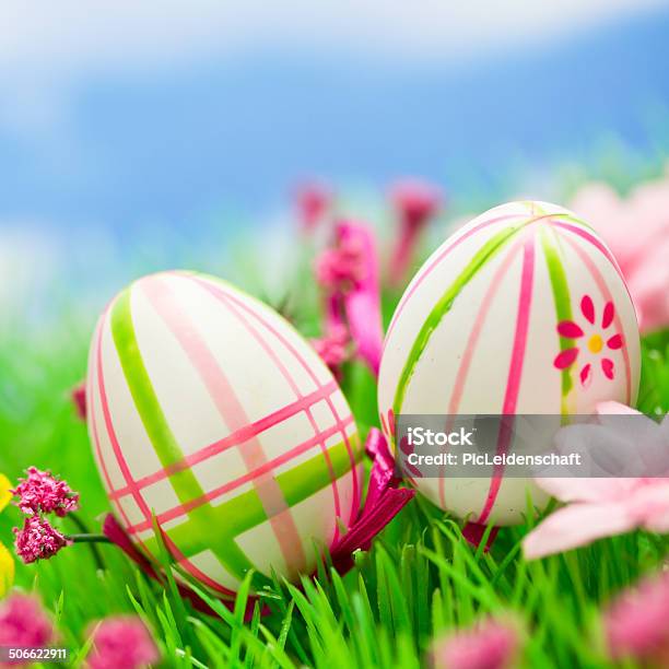 Ovos Da Páscoa - Fotografias de stock e mais imagens de Abril - Abril, Amarelo, Ao Ar Livre