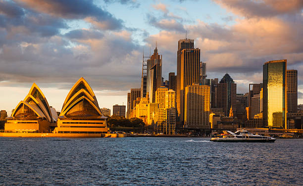 sydney skyline-kirribilli (gold) - sydney opera house sydney harbor sydney australia australia stock-fotos und bilder