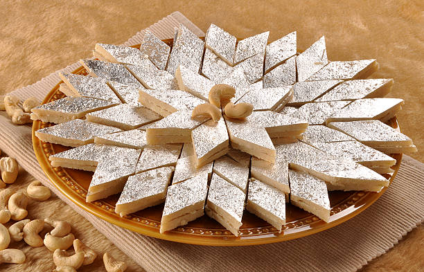 kaju katli - 3 - punjabi indiano doces - fotografias e filmes do acervo