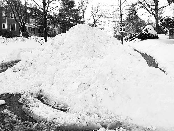 istock Mountain of Snow 506661480