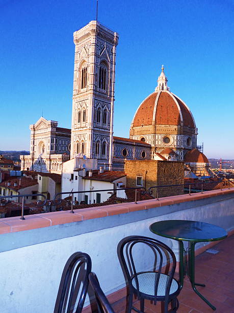 vista de catedral de florença de uma terrace, itália - rose window florence italy cathedral tuscany imagens e fotografias de stock