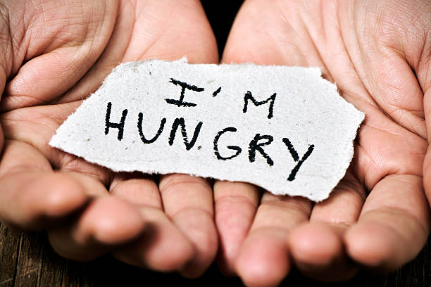 istock paper with the text I am hungry 506677532