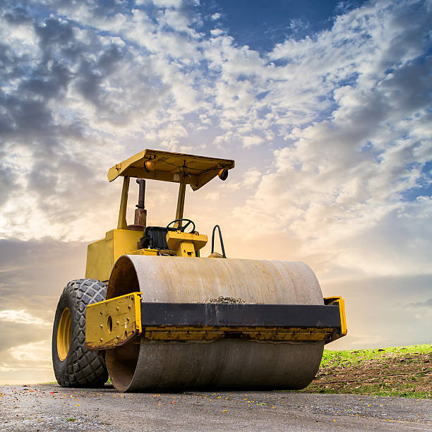 road roller at construction site - i̇nşaat makineleri stok fotoğraflar ve resimler