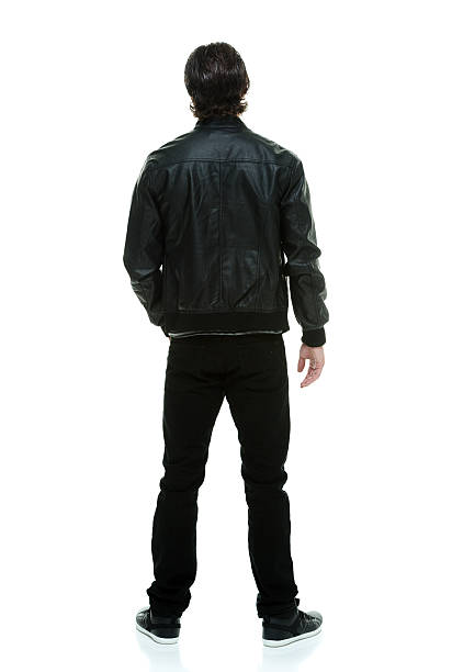 vista traseira do homem casual em pé - casaco de couro imagens e fotografias de stock
