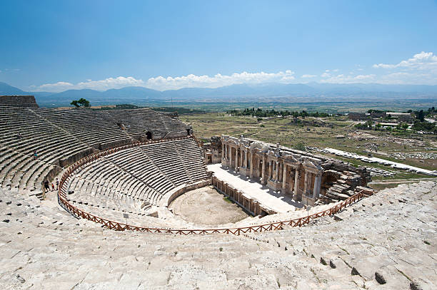 anfiteatro antigo - column italy italian culture greece imagens e fotografias de stock